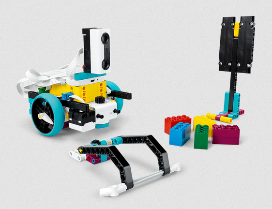 LEGO Spike: Playing with objects